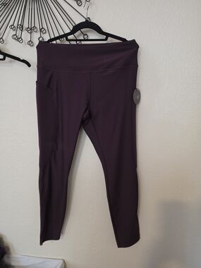 NWT Cali Active High-Waist Deep Purple Active Leggings with Side Pocket